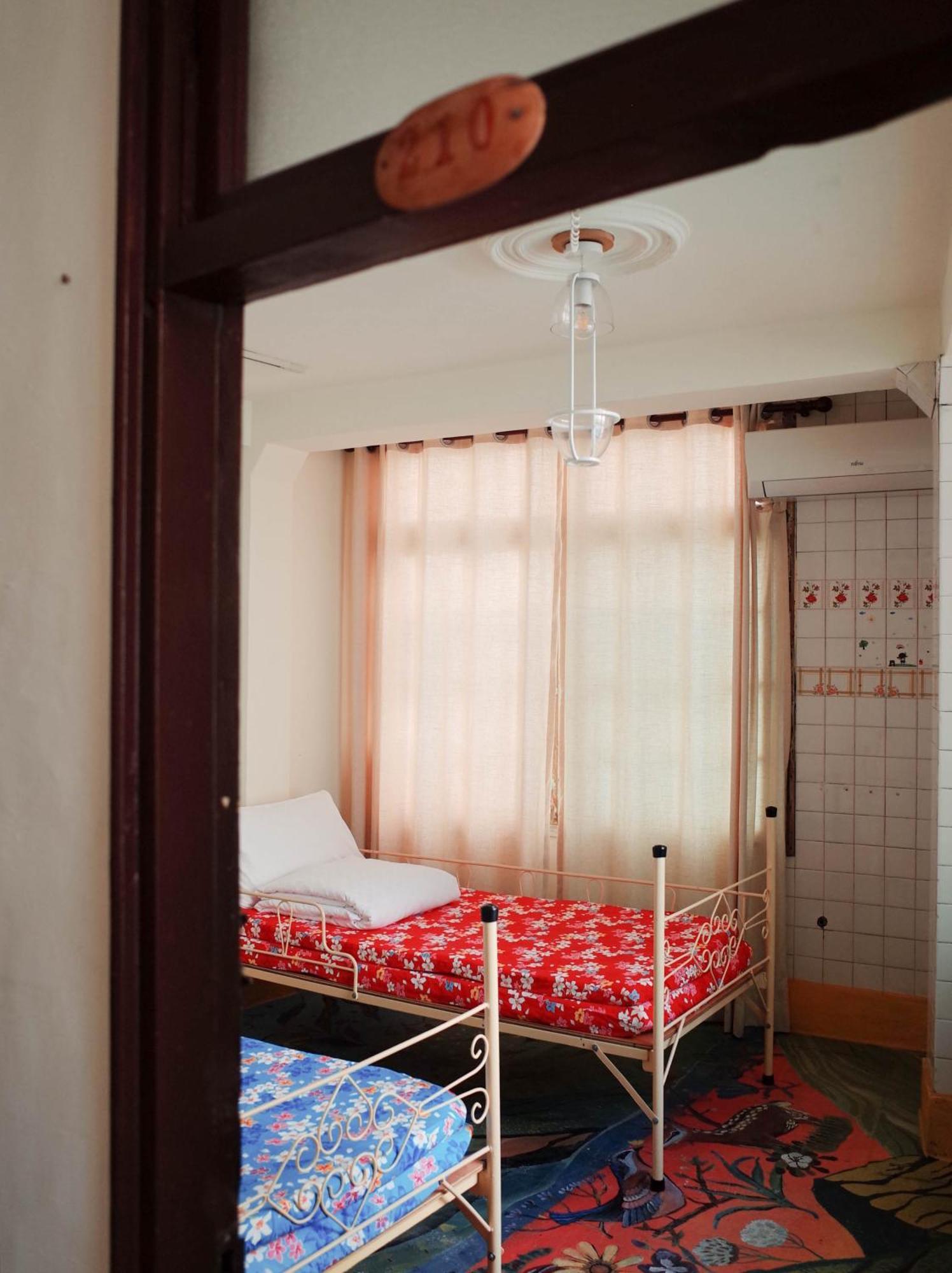 Neat Hostel Tainan Quarto foto