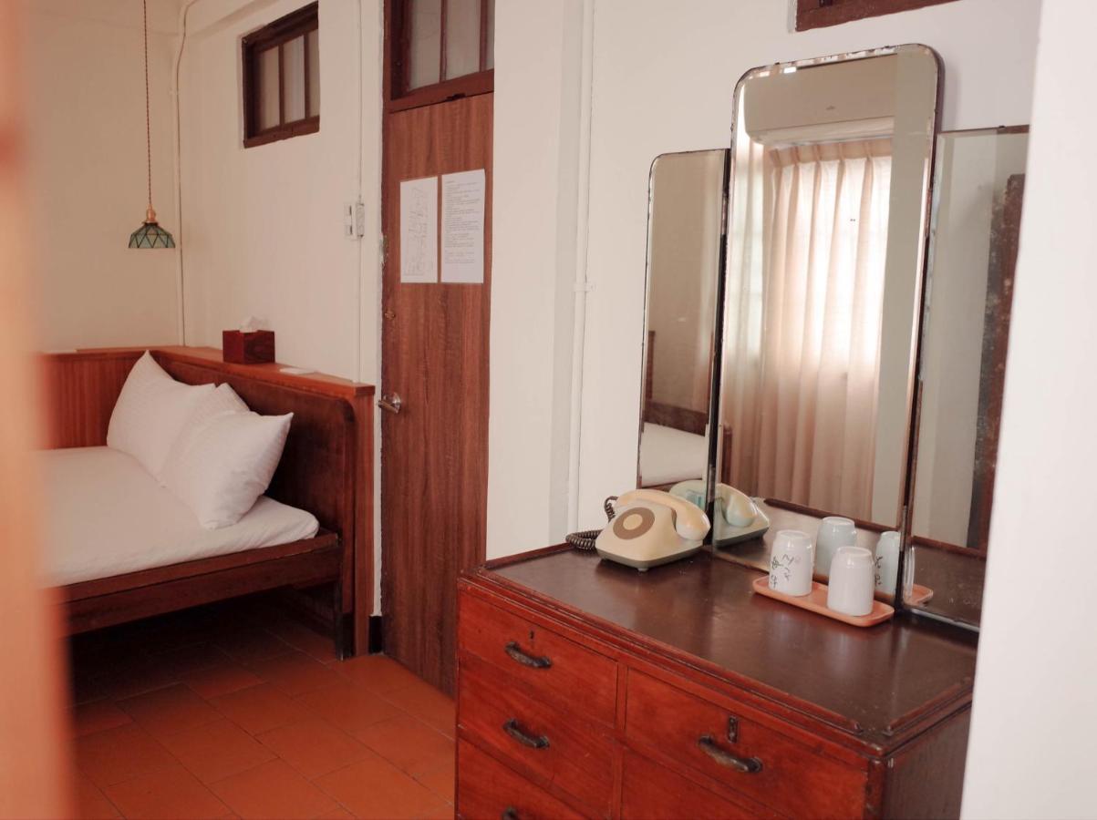 Neat Hostel Tainan Exterior foto